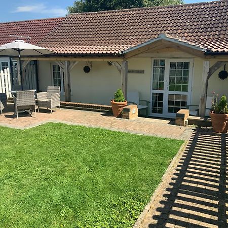 Woodpecker Cottage At Frog Trotters Cottages Hartpury Luaran gambar